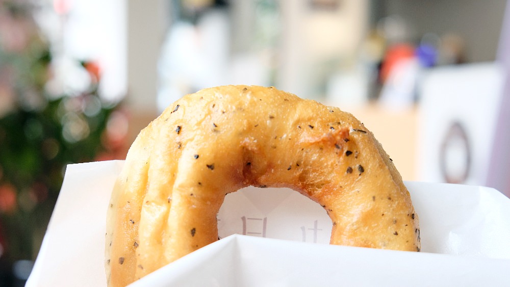 台中中區|九月初脆皮甜甜圈，一口咬下像花開的美好，好吃推薦!真心不騙!