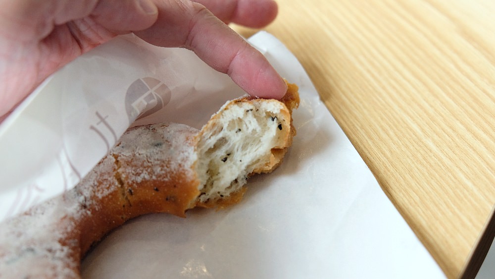 台中中區|九月初脆皮甜甜圈，一口咬下像花開的美好，好吃推薦!真心不騙!