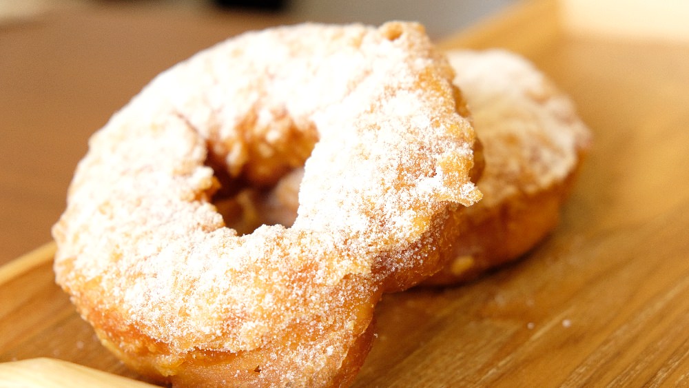 台中中區|九月初脆皮甜甜圈，一口咬下像花開的美好，好吃推薦!真心不騙!