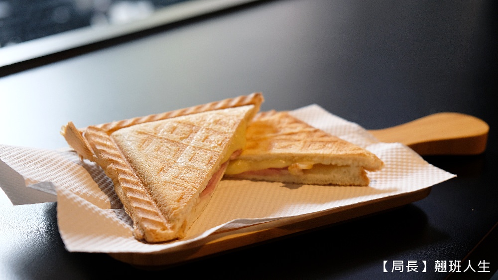 湮云 Lostcloud Cafe精品咖啡、手作甜點||台中西屯區懷舊的卡式錄音機主題咖啡，咖啡的天空來了一朵雲!!||台中西屯區懷舊的卡式錄音機主題咖啡，咖啡的天空來了一朵雲!