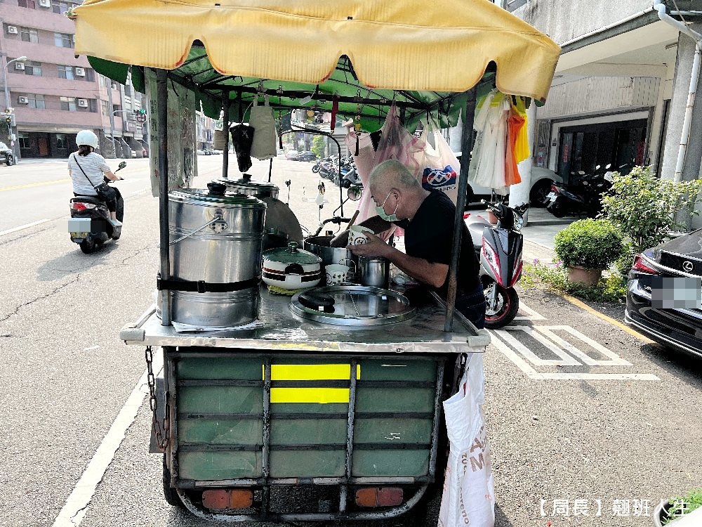 台中豆花|羅家傳統豆花，穿梭巷弄30年，以前要追蹤三輪車才買得到的古早豆花，現在叫Uber送也可以。