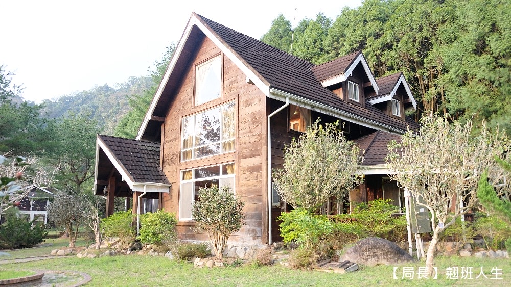 南投旅宿||日月潭御朝渡假村，坐擁整座山谷，南投賞螢火蟲勝地，手做環保脆皮紙箱雞，台灣檜木墅館呈現無可取代的台灣檜木精神