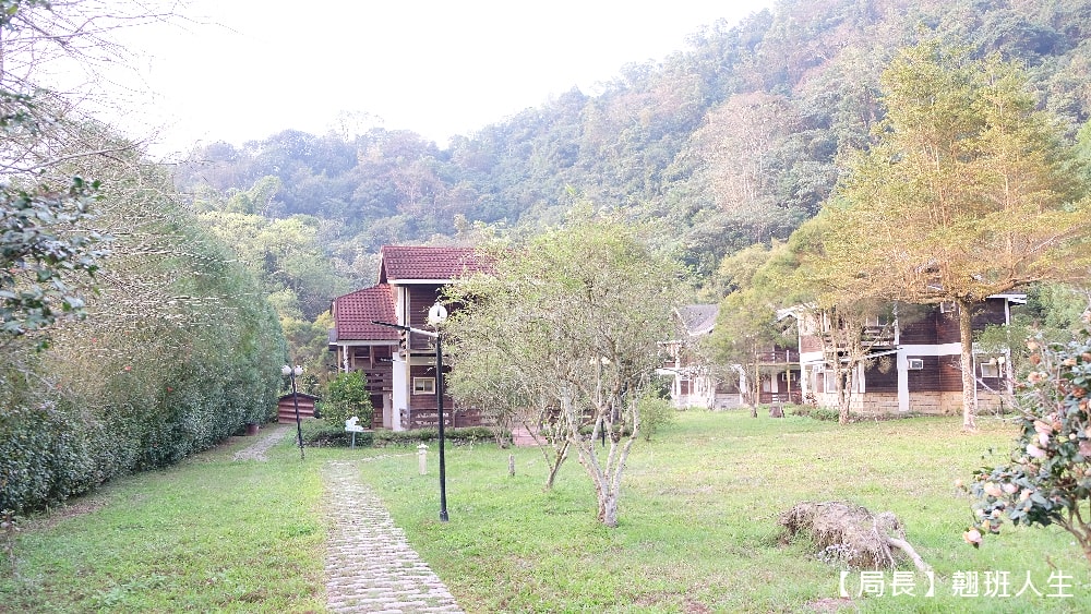 南投旅宿||日月潭御朝渡假村，坐擁整座山谷，南投賞螢火蟲勝地，手做環保脆皮紙箱雞，台灣檜木墅館呈現無可取代的台灣檜木精神