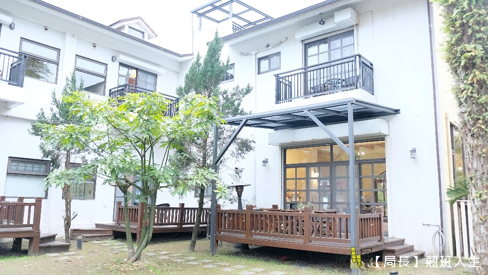 花蓮森林中民宿，被落羽松包圍的民宿，出門右轉就到貨櫃星巴克-洄瀾門市、花蓮新天堂樂園威秀影城，開車8分鐘就到玉里橋頭臭豆腐，開車10分鐘就到遠雄海洋公園